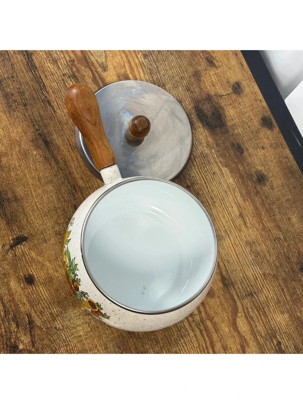 Vintage 1970s Enamel Fondue Pot Speckled White Floral Fruit Wood Handle Lid